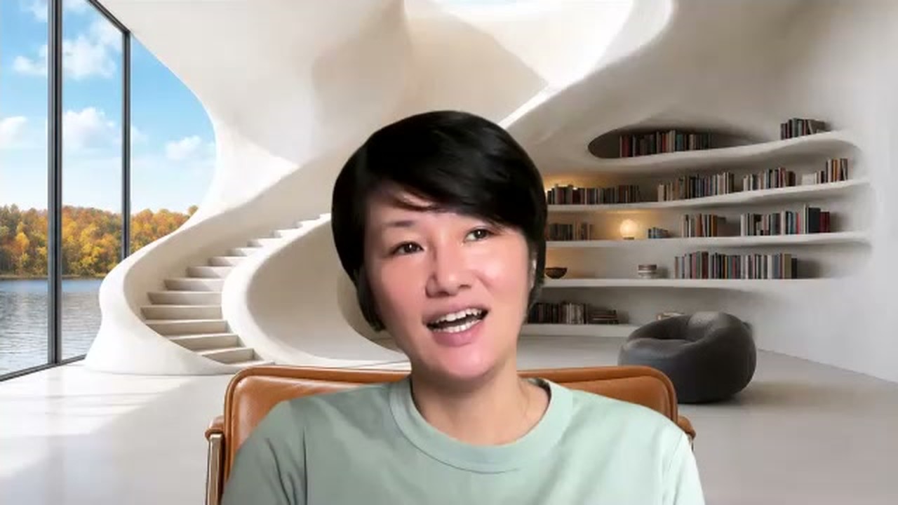 笑顔で話すはやし ゆか先生